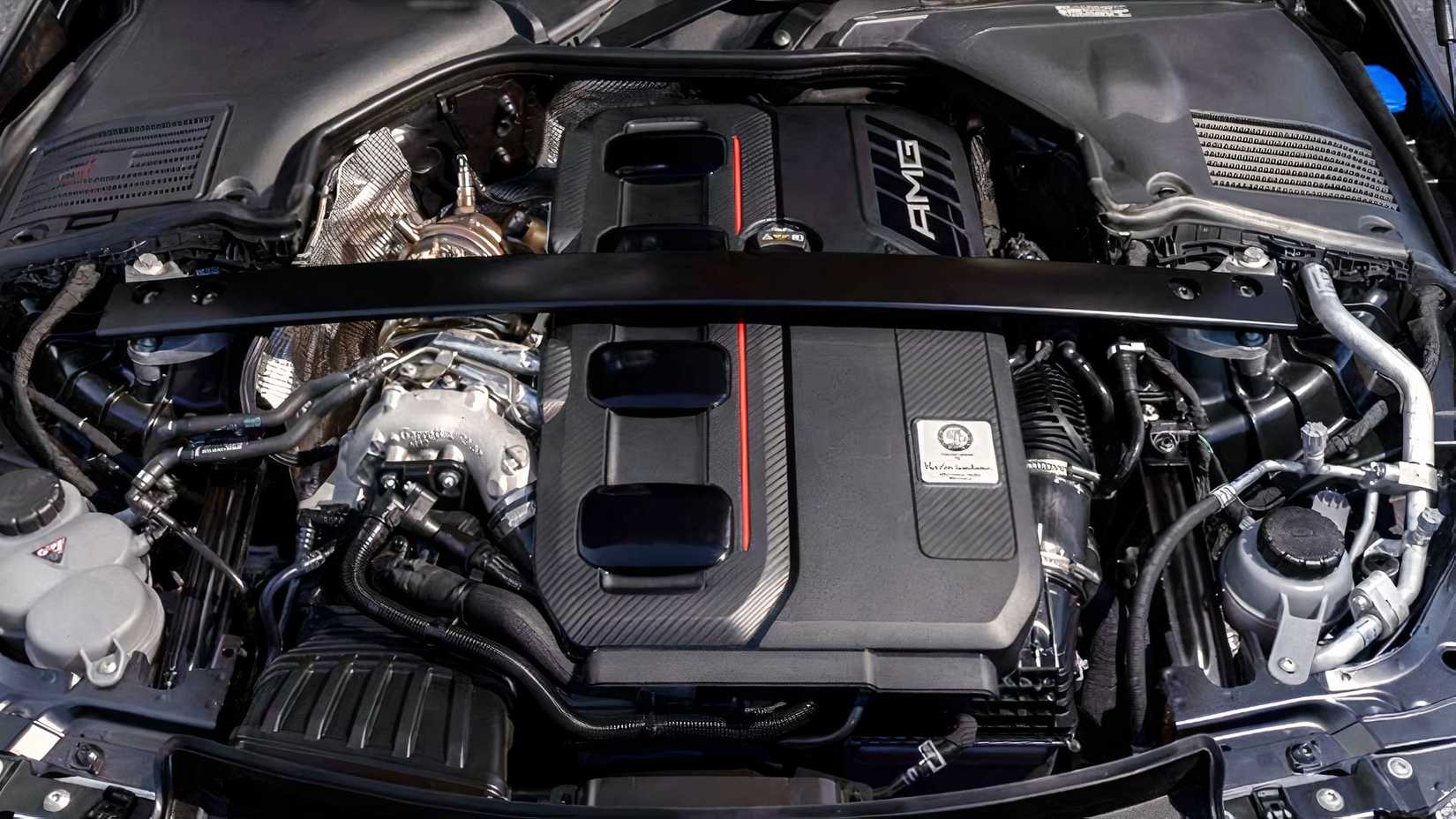 Mercedes-AMG C 63 S E Performance engine view