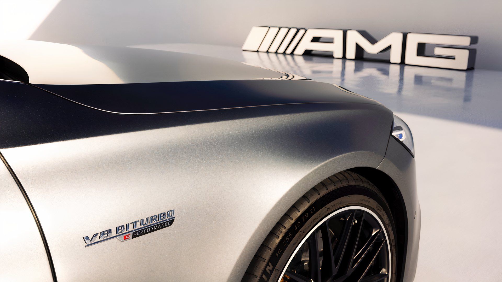 메르세데스-AMG S63 S: 서킷에서 슈퍼카를 능가하는 숨겨진 잠재력의 세단.