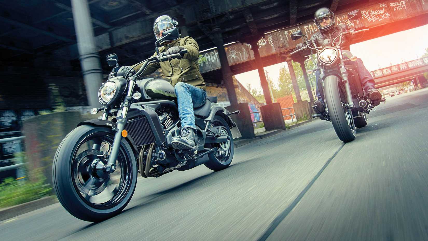 Pilotos em motocicletas Kawasaki Vulcan S 2026