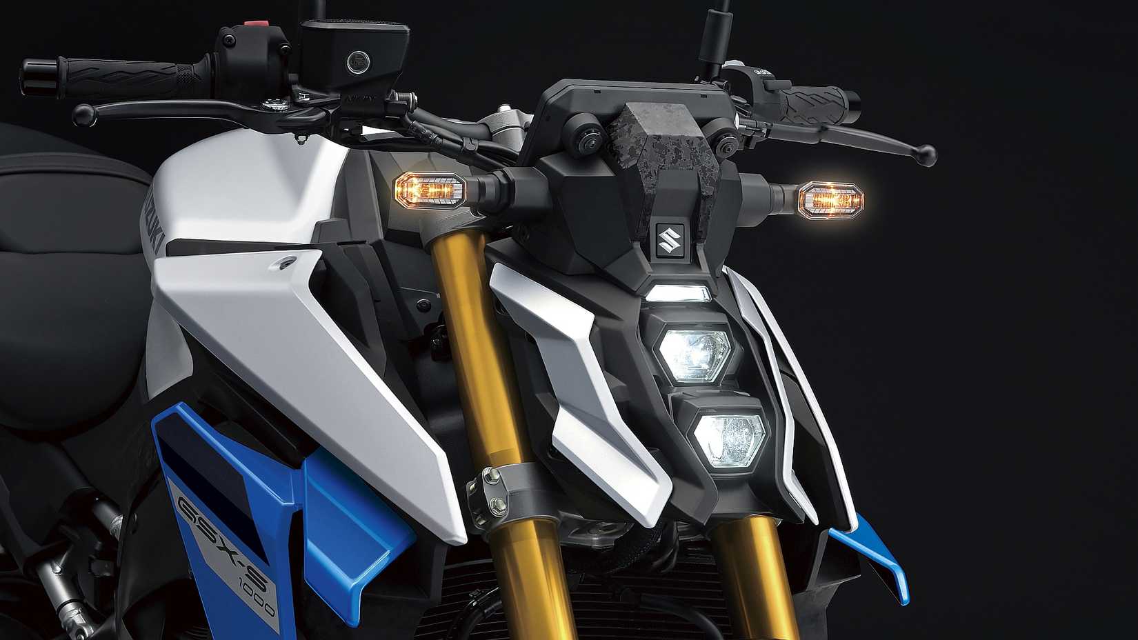 Foto de estúdio em close do farol Suzuki GSX-S1000