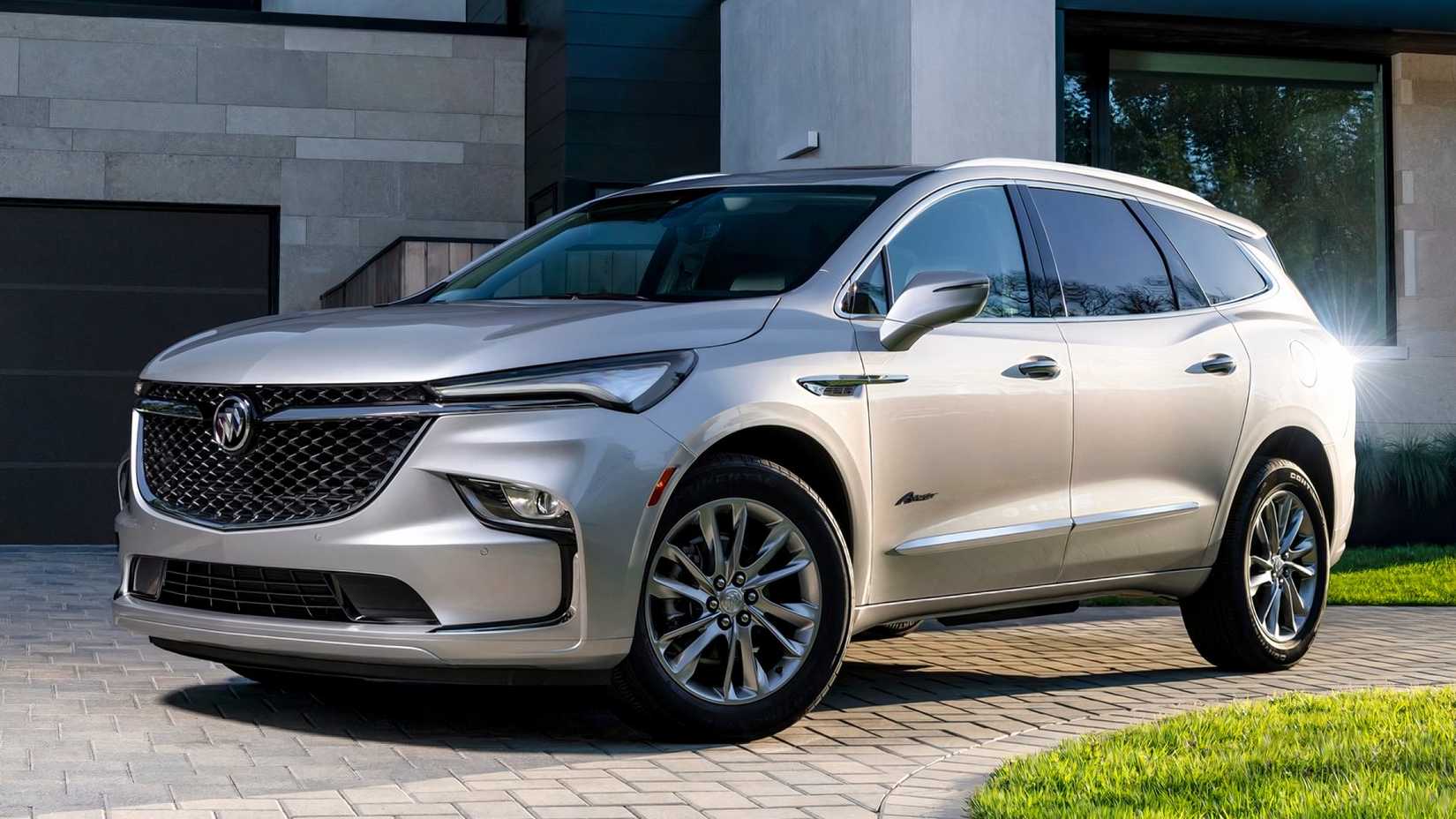 2022 Buick Enclave, frente 3.4 estacionada