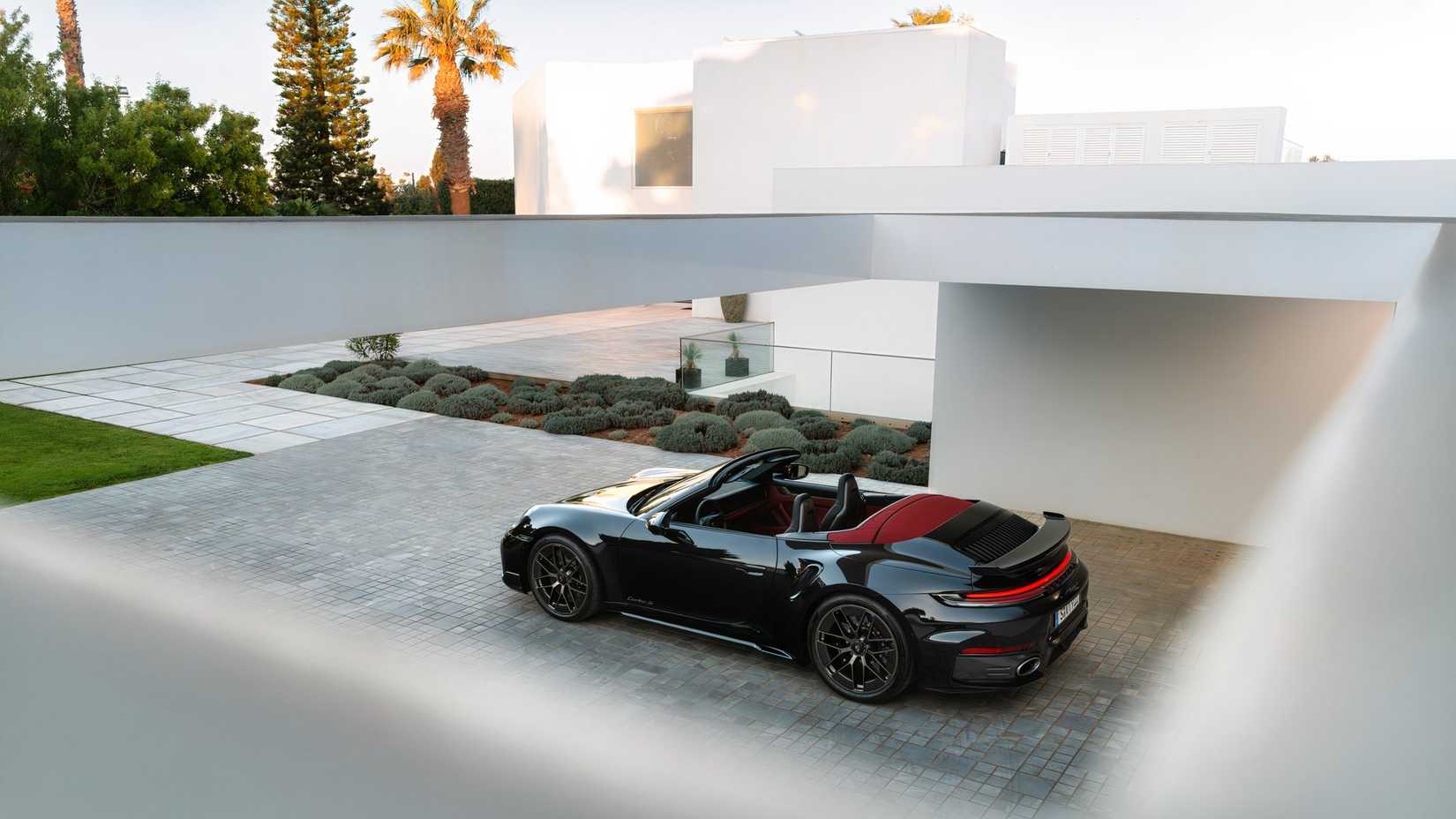 2025 Porsche 911 Turbo S 