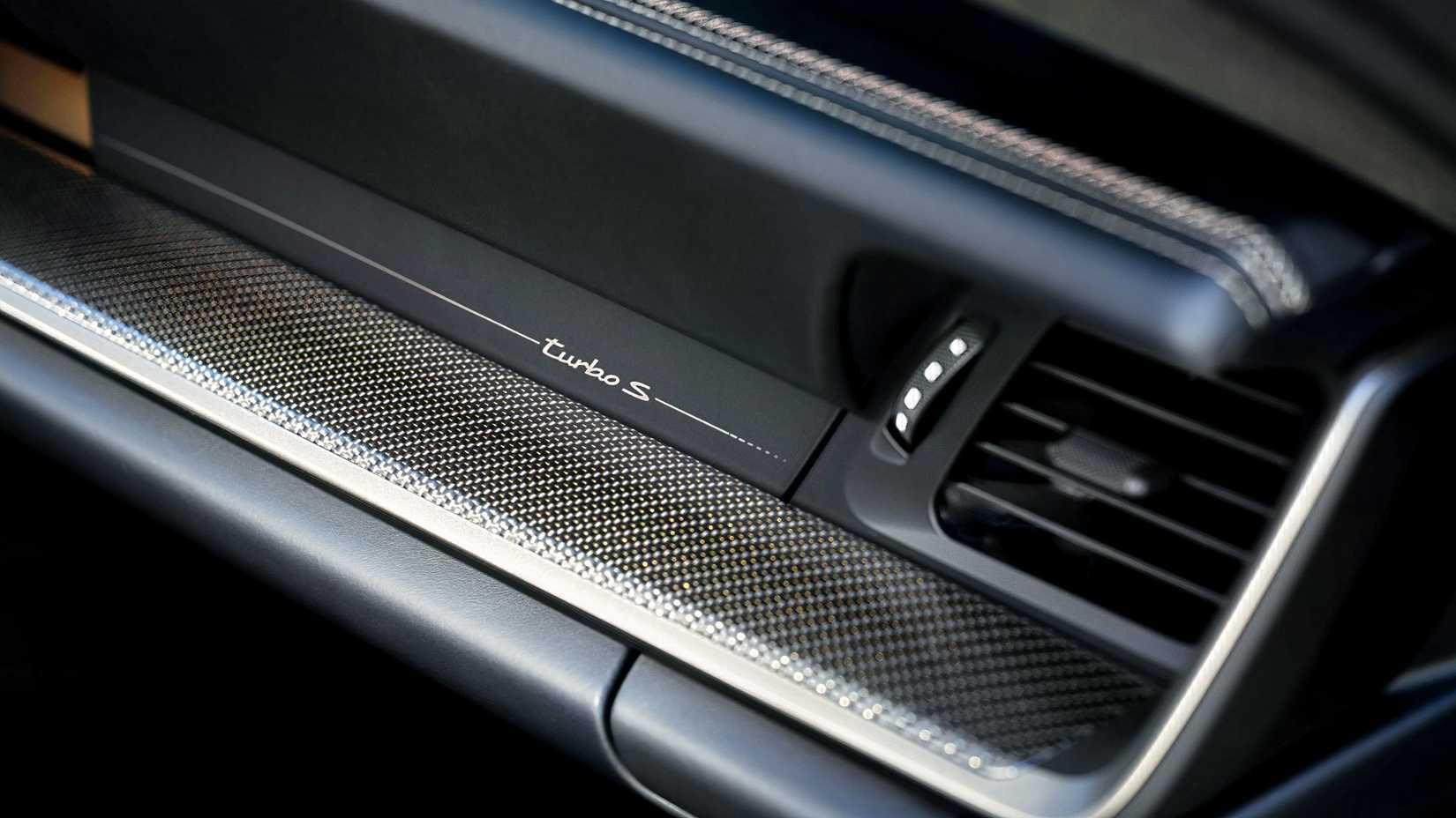 Interior do Porsche 911 Turbo S 2025
