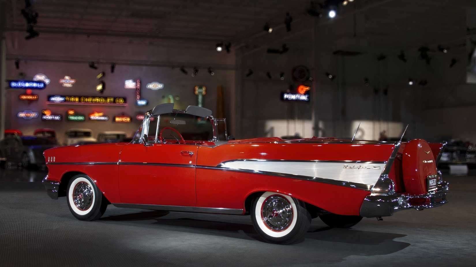 Vista traseira lateral do Chevrolet Bel-Air 1957