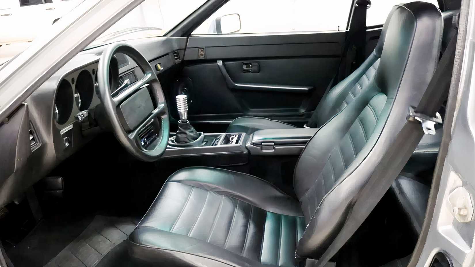 Interior do Porsche 944 1980
