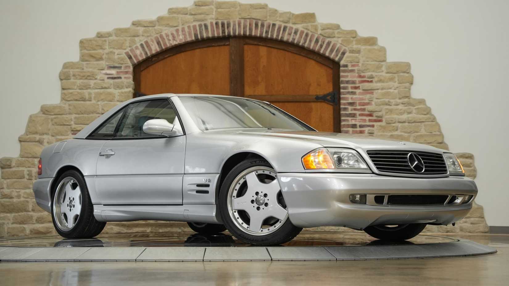 2001 Mercedes-Benz SL600 front third quarter view