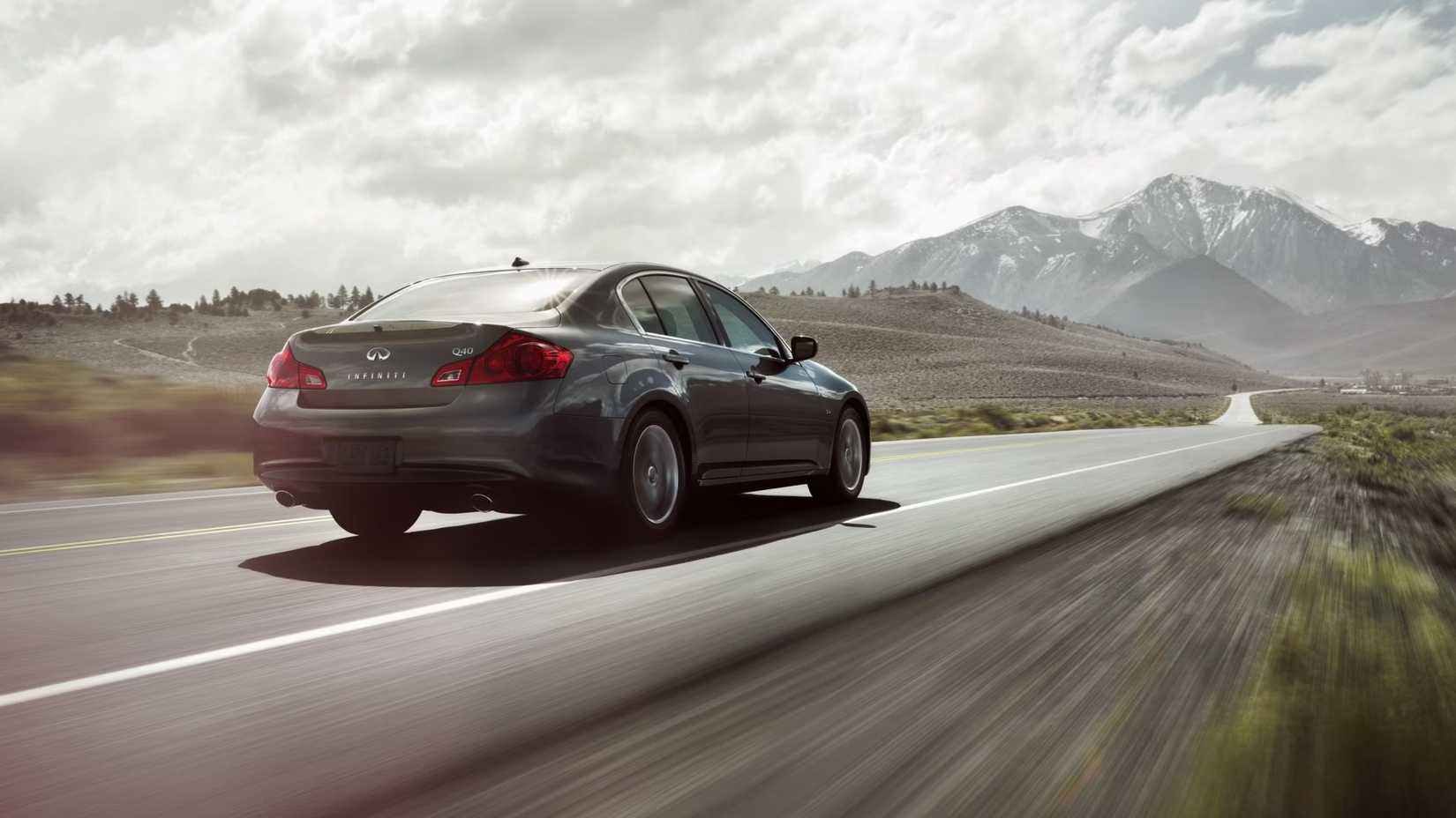 2015 Infiniti Q40 (1)