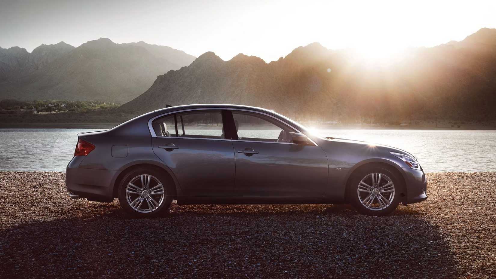 2015 Infiniti Q40 (4)