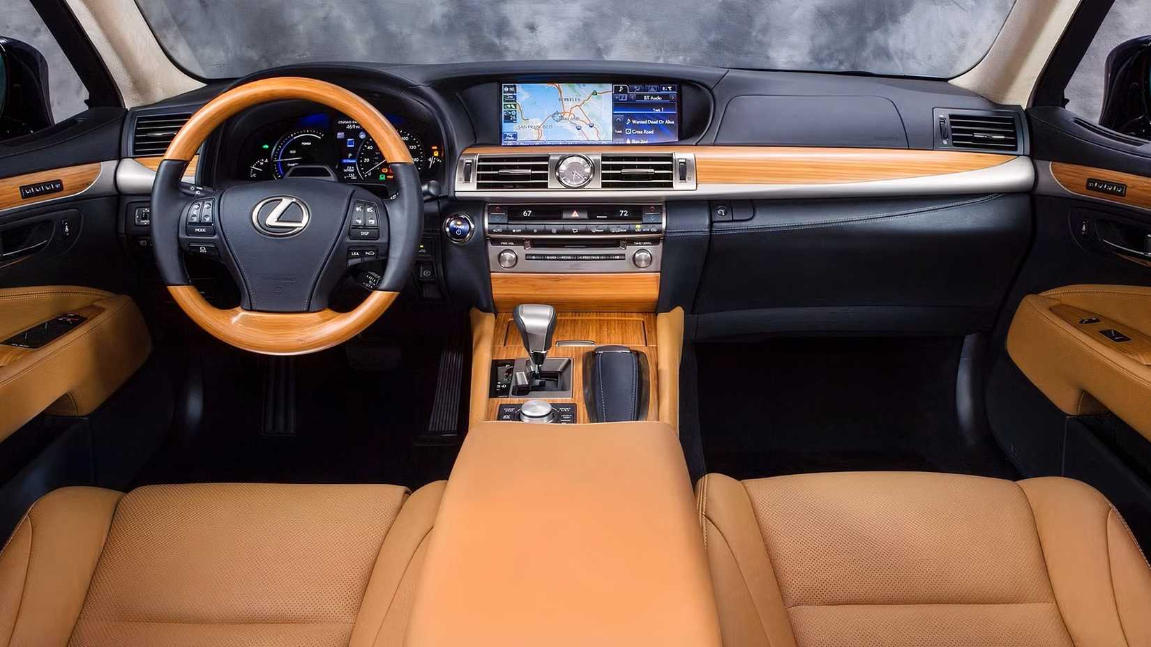 2016 Lexus LS 600h L instrument panel