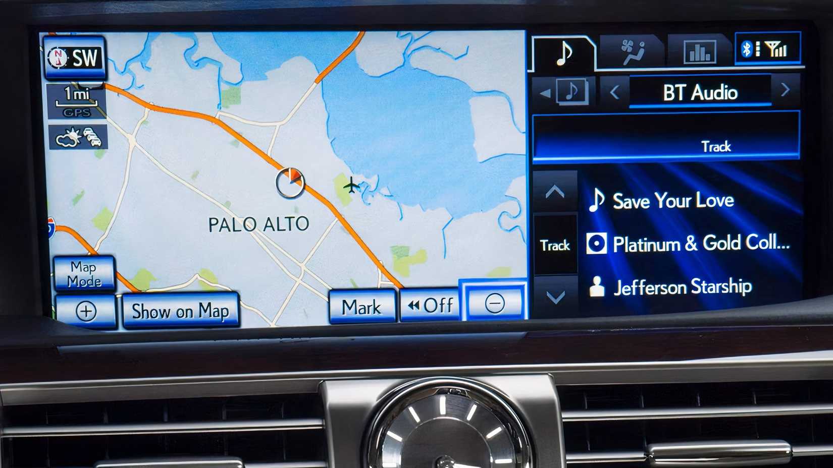 2016 Lexus LS display screen