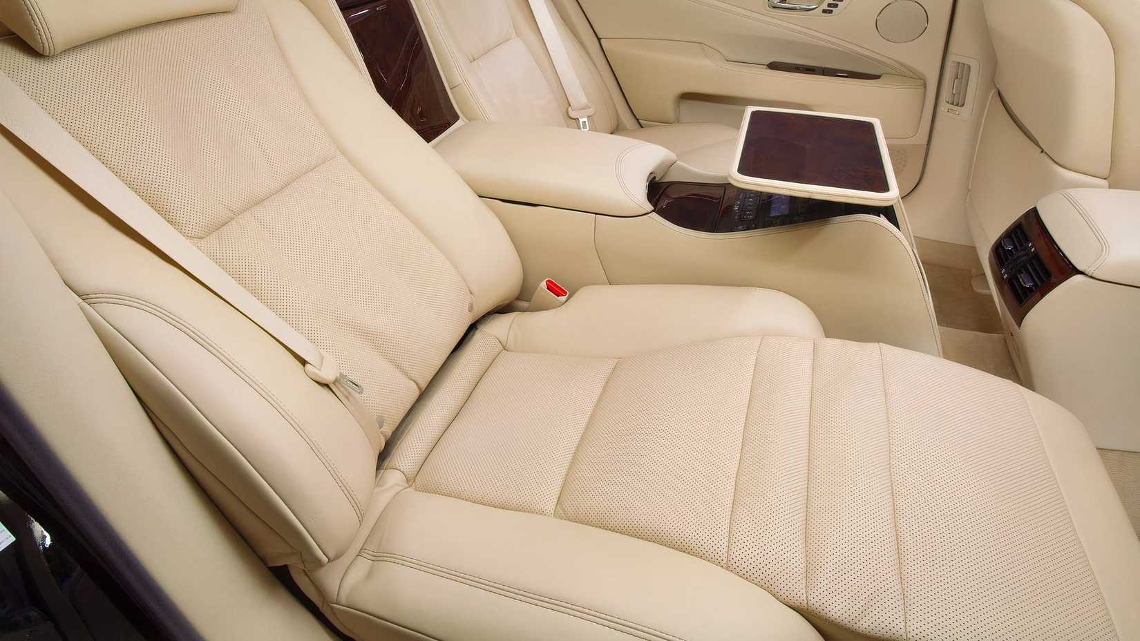 2016 Lexus LS interior