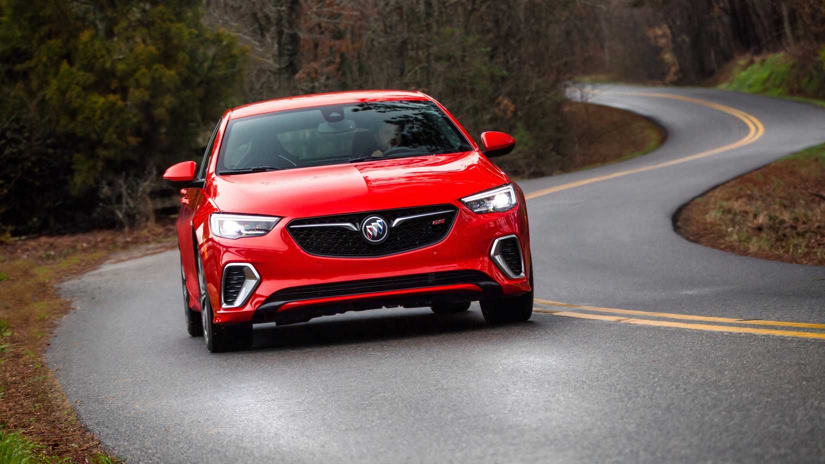 Vista frontal do Buick Regal GS 2020 14/08