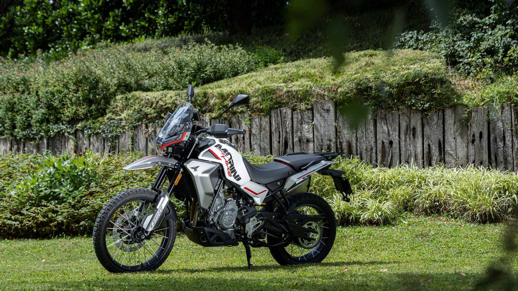2026 Moto Morini Vettore 450 Total Esquerda