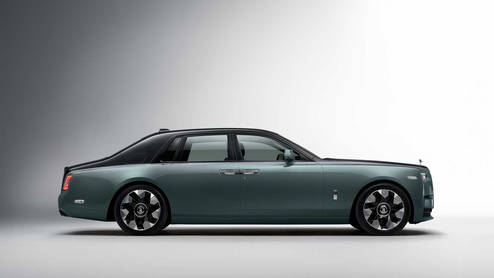 2026 Rolls-Royce Phantom profile