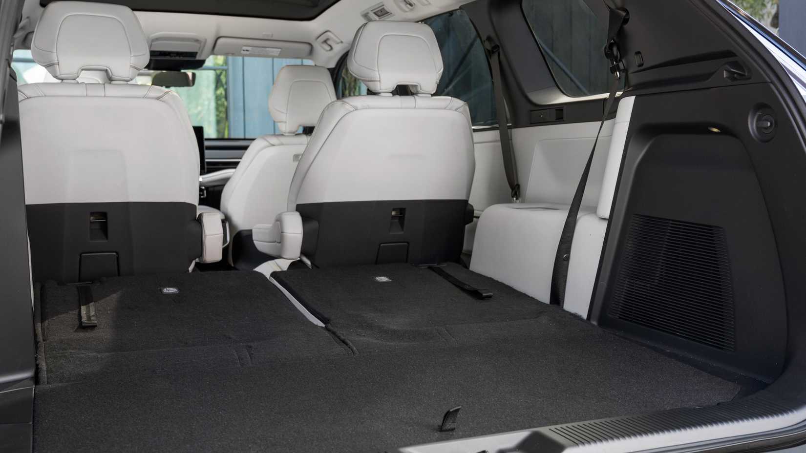 2027 Toyota Highlander-6-2