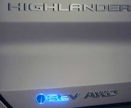 2027-toyota-highlander-bev-badge-teaser