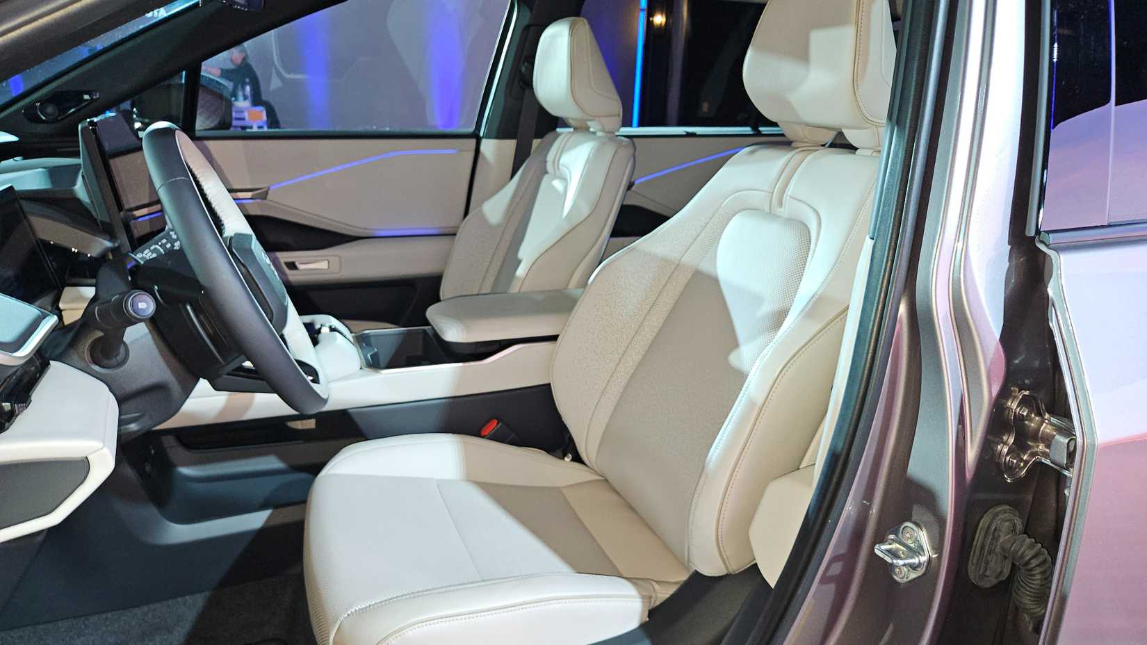 2027-toyota-highlander-limited-driver-front-row-1