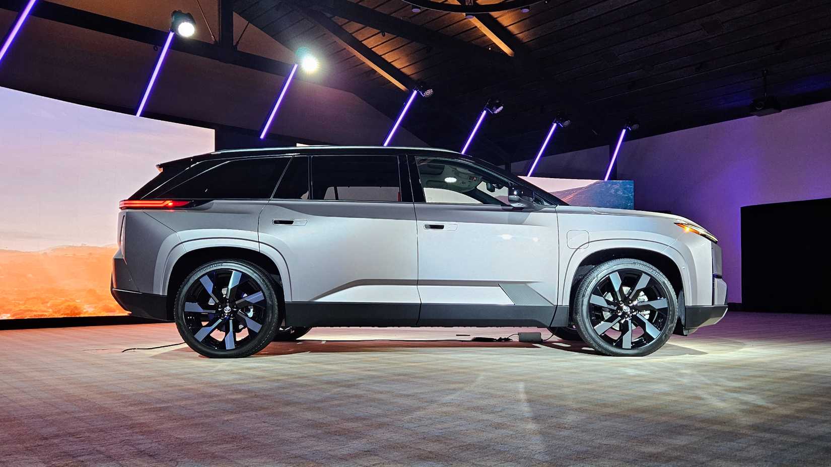 2027-toyota-highlander-perfil limitado-1