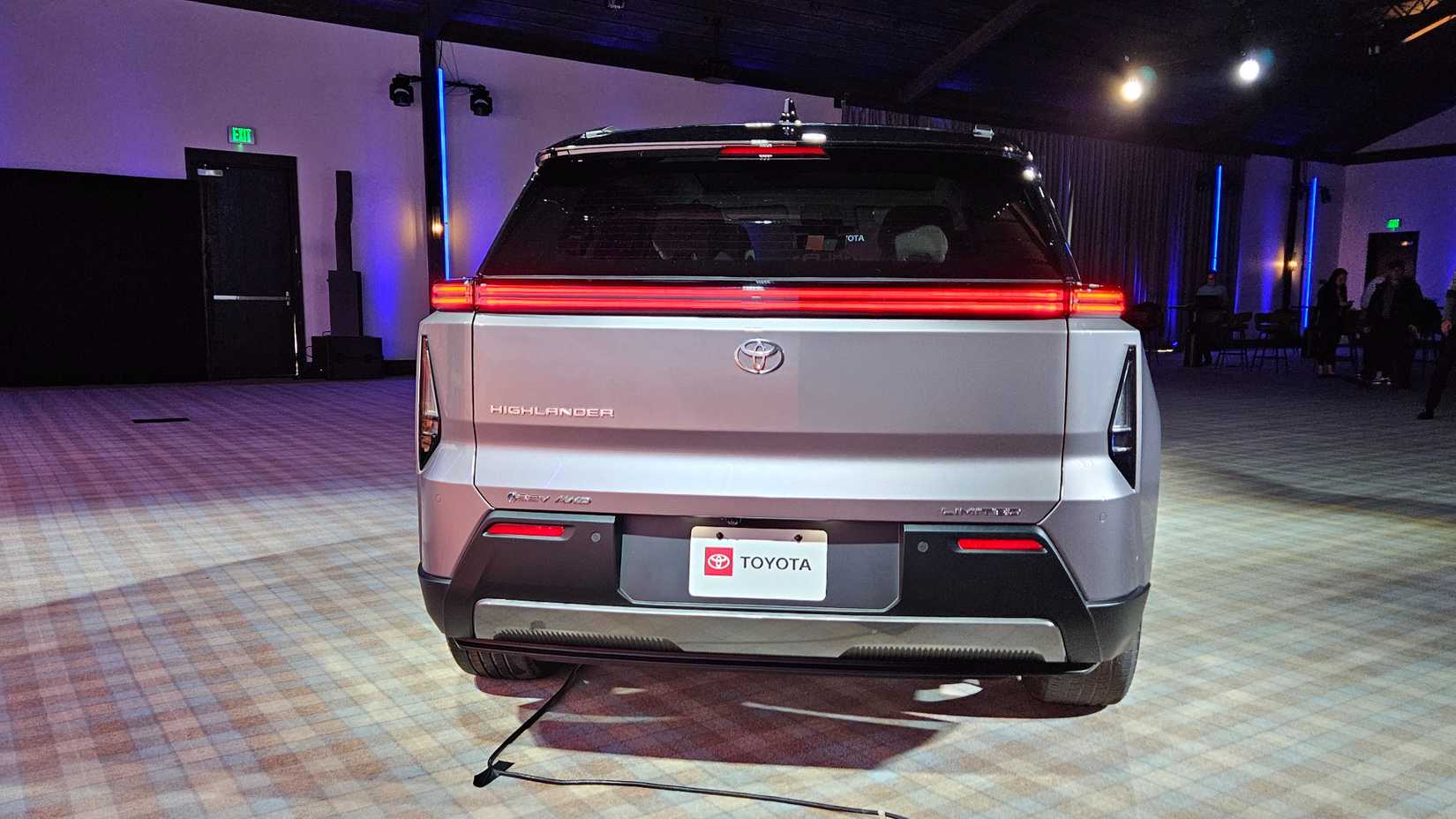 2027-toyota-highlander-limitado-traseiro-1