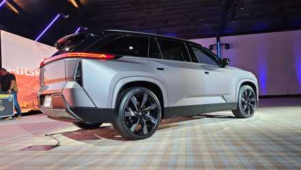 2027-toyota-highlander-limited-rear-quarter-1