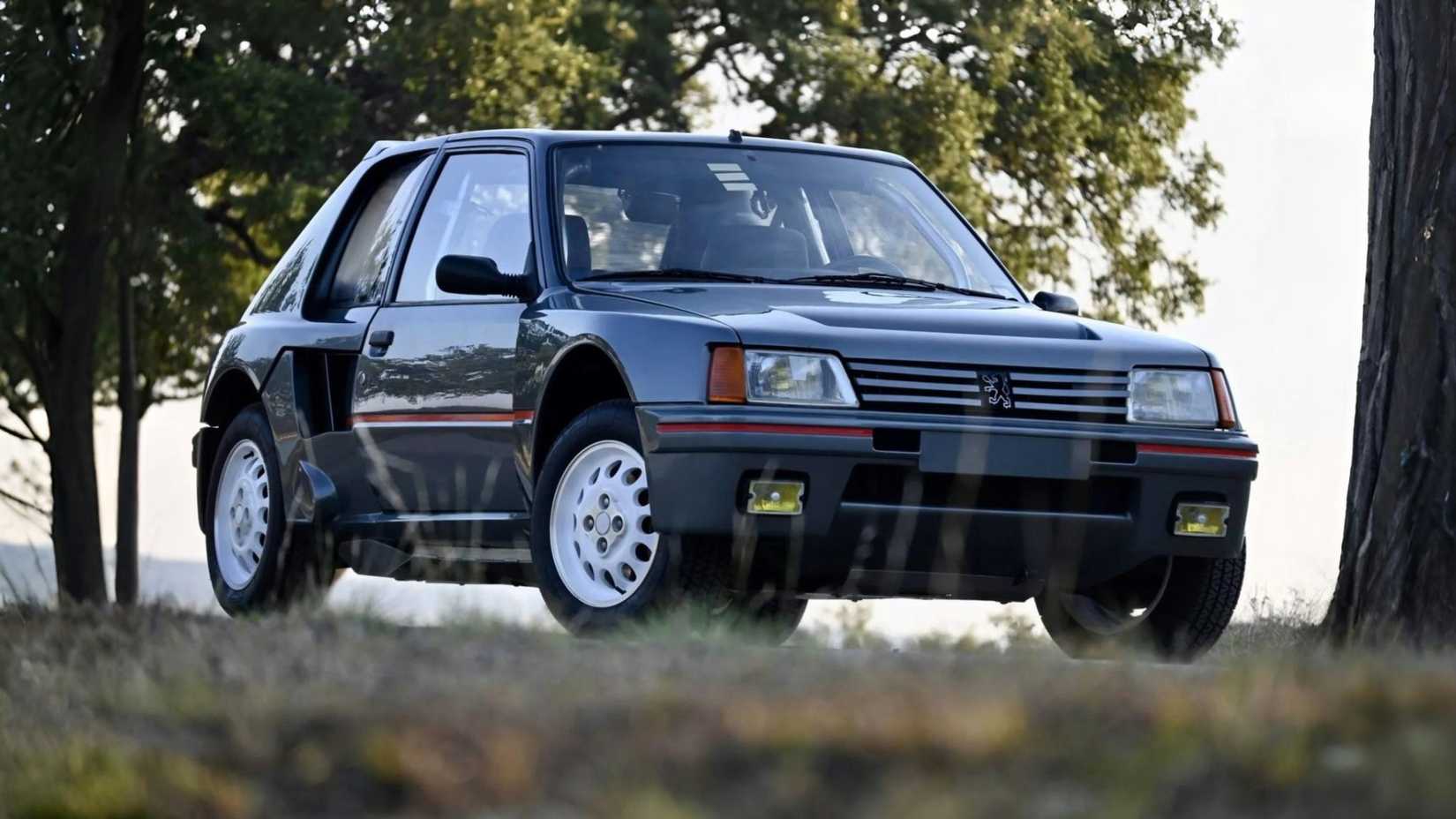 Peugeot 205 T16 front third quarter view