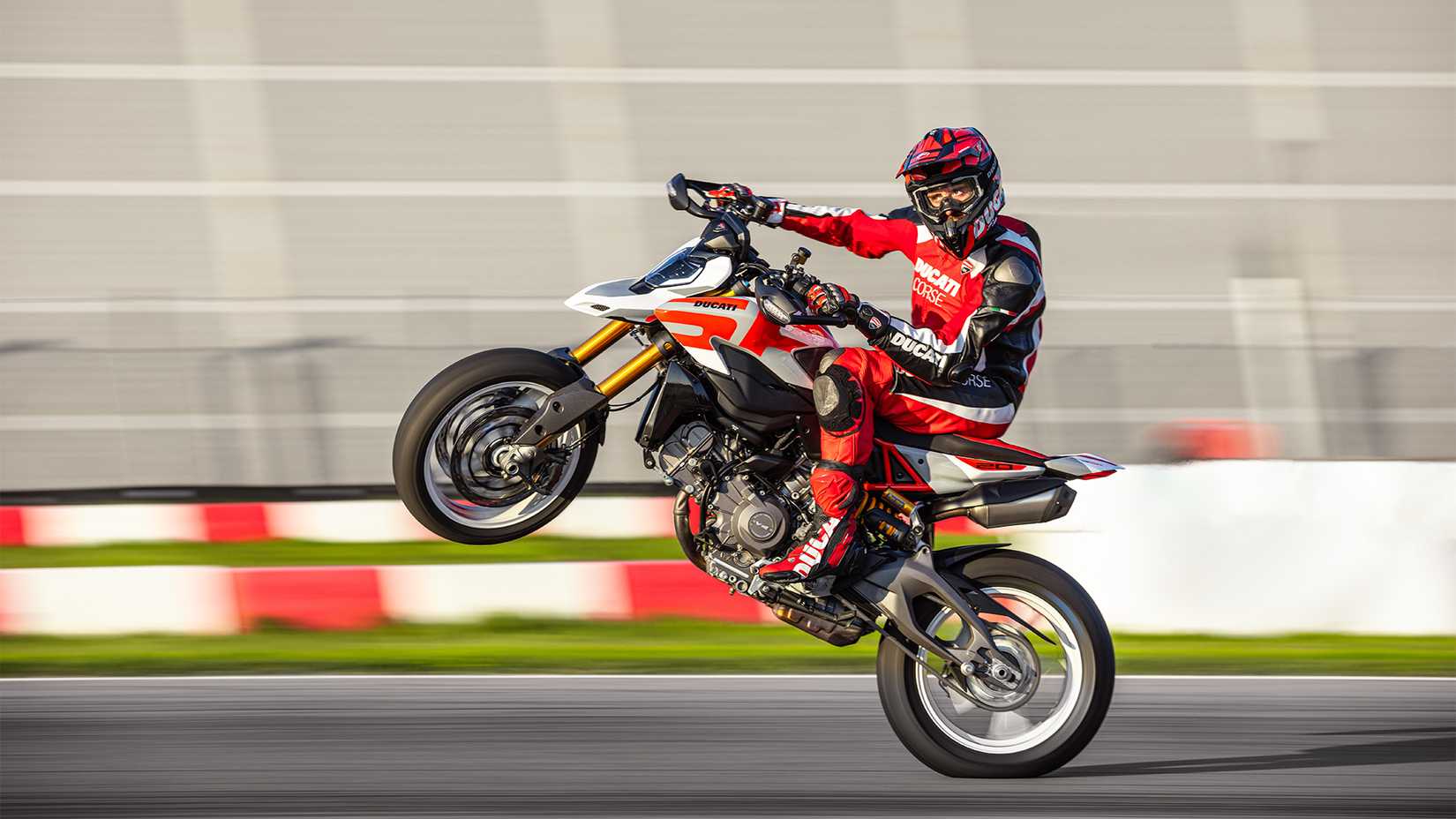 Ducati Hypermotard V2 wheelie