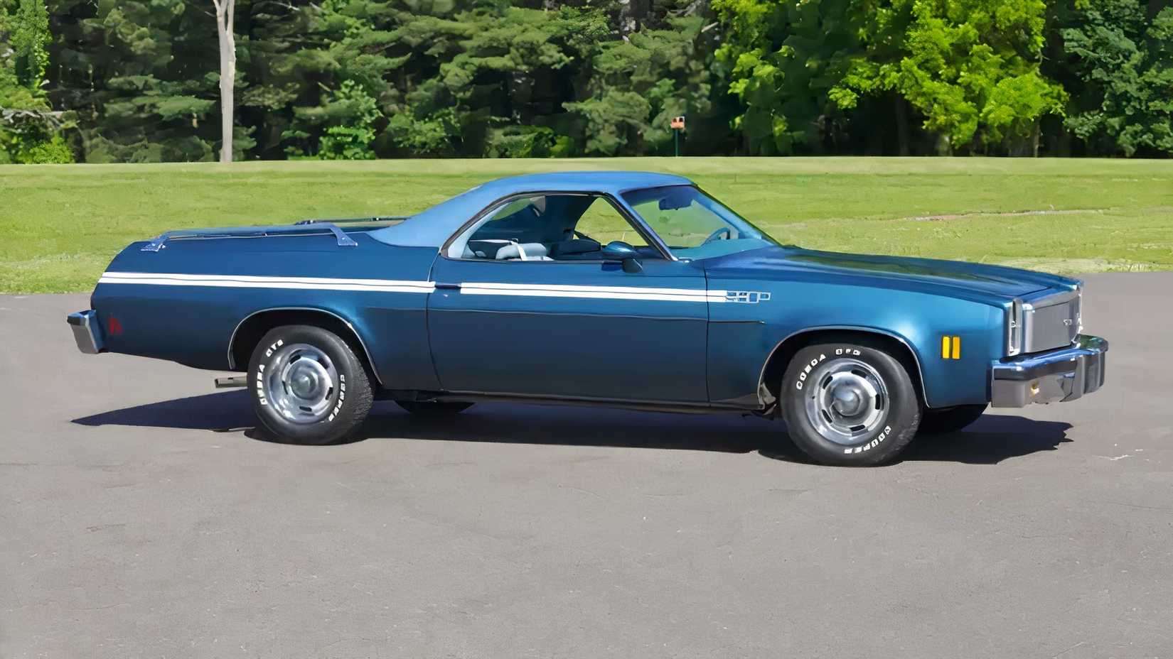 Vista lateral do GMC Sprint 1977 em azul