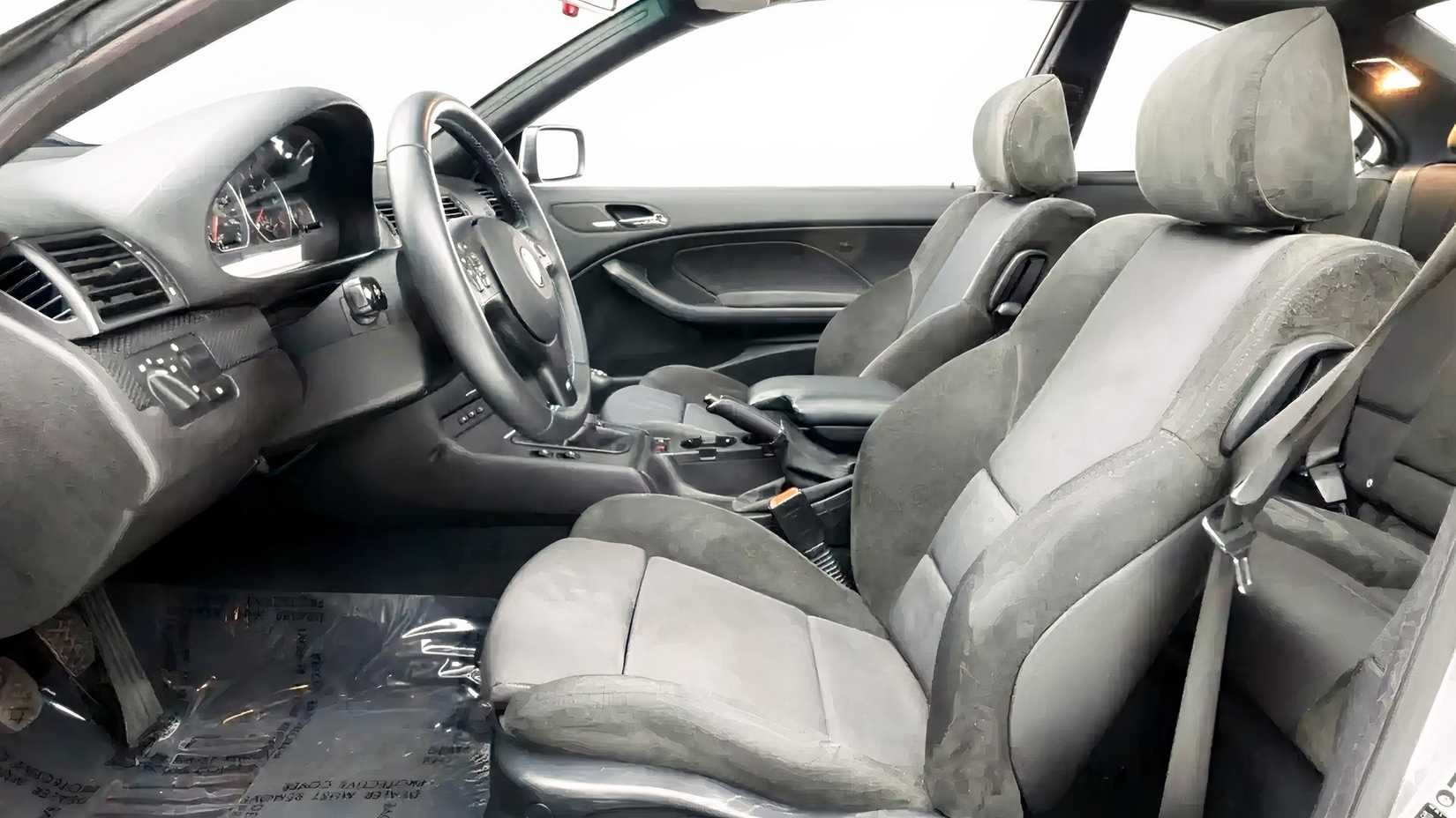 2005 BMW 330i interior 2/2 