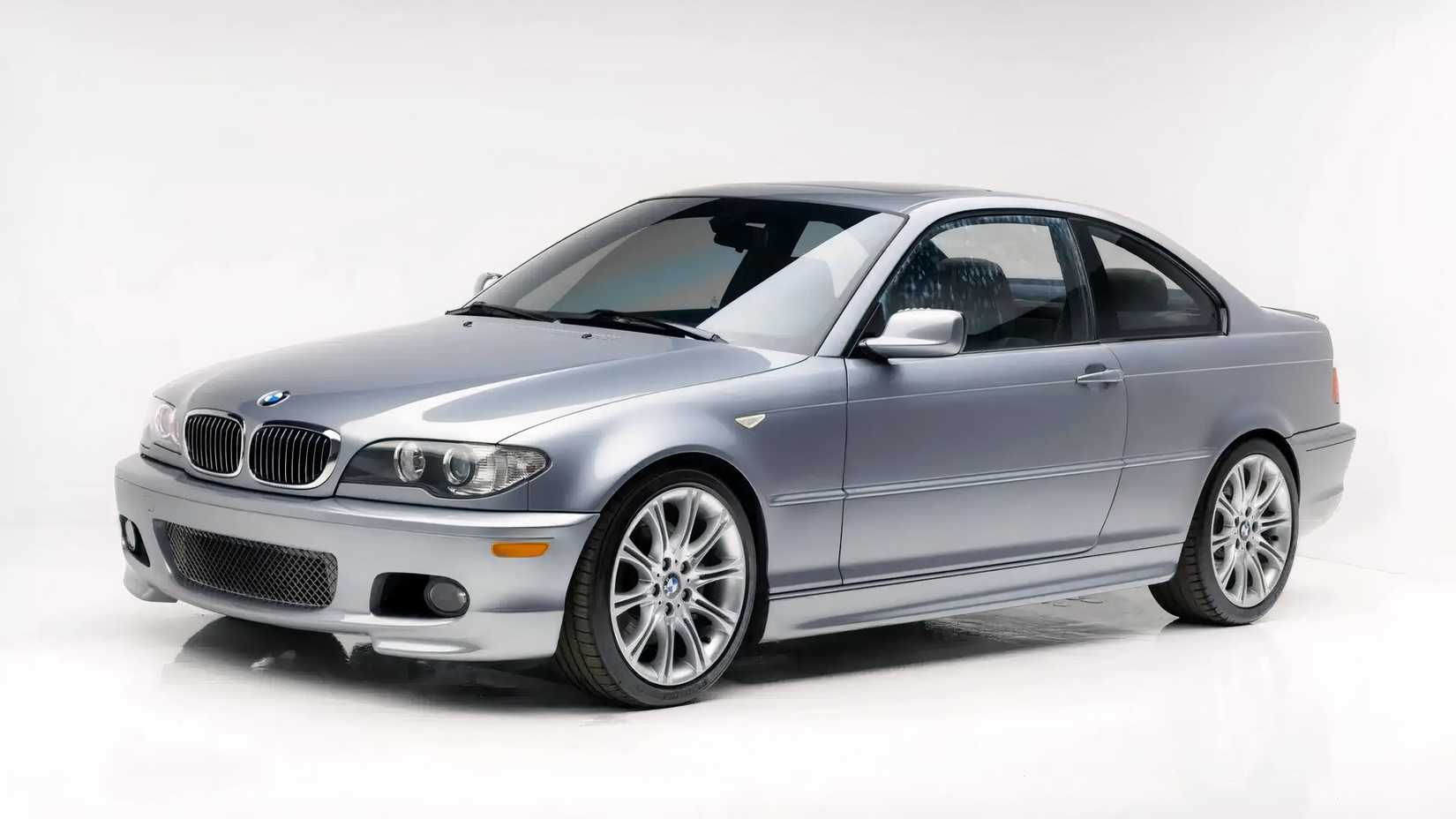 2005 BMW 330i in silver 1/3 