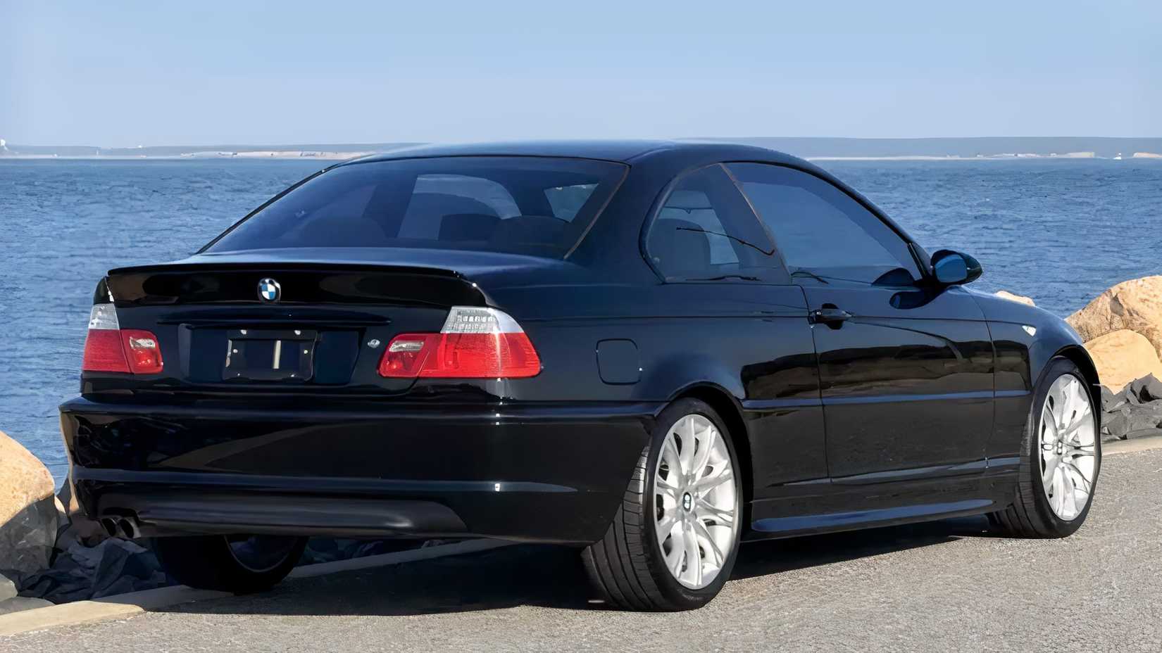 2005 BMW 330i em preto 2/2