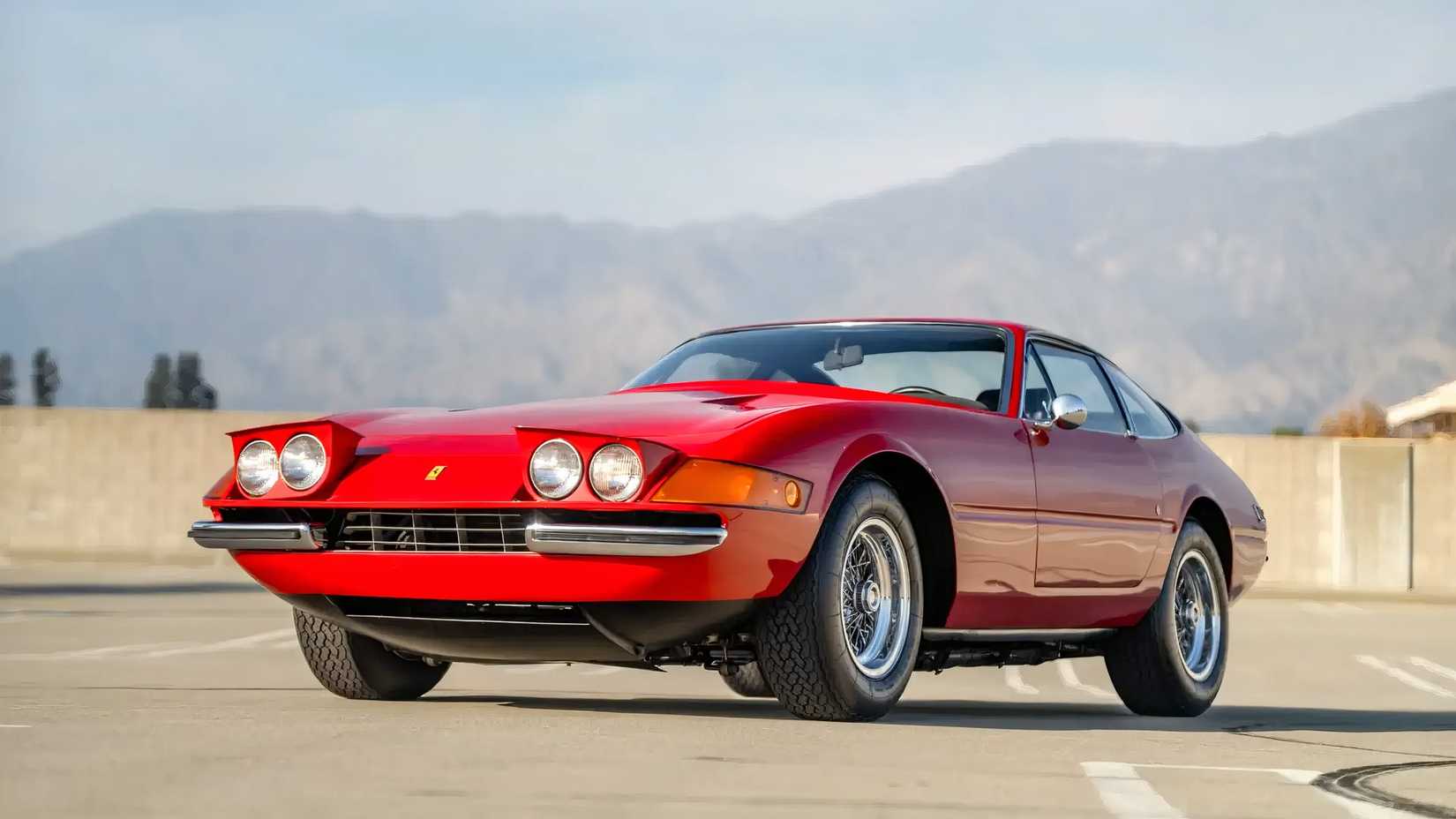 Ferrari 365 GTB4 Daytona 1971 em vermelho