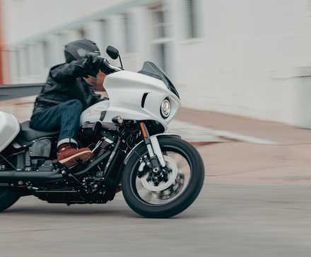 Harley-Davidson Low Rider ST cornering 2