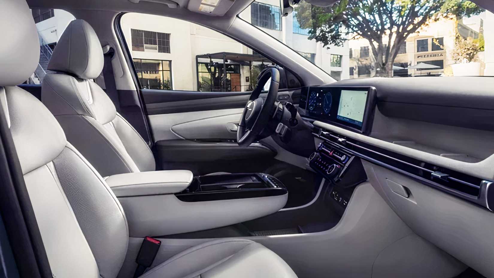 Foto lateral da cabine dianteira do Hyundai Tucson Hybrid 2026