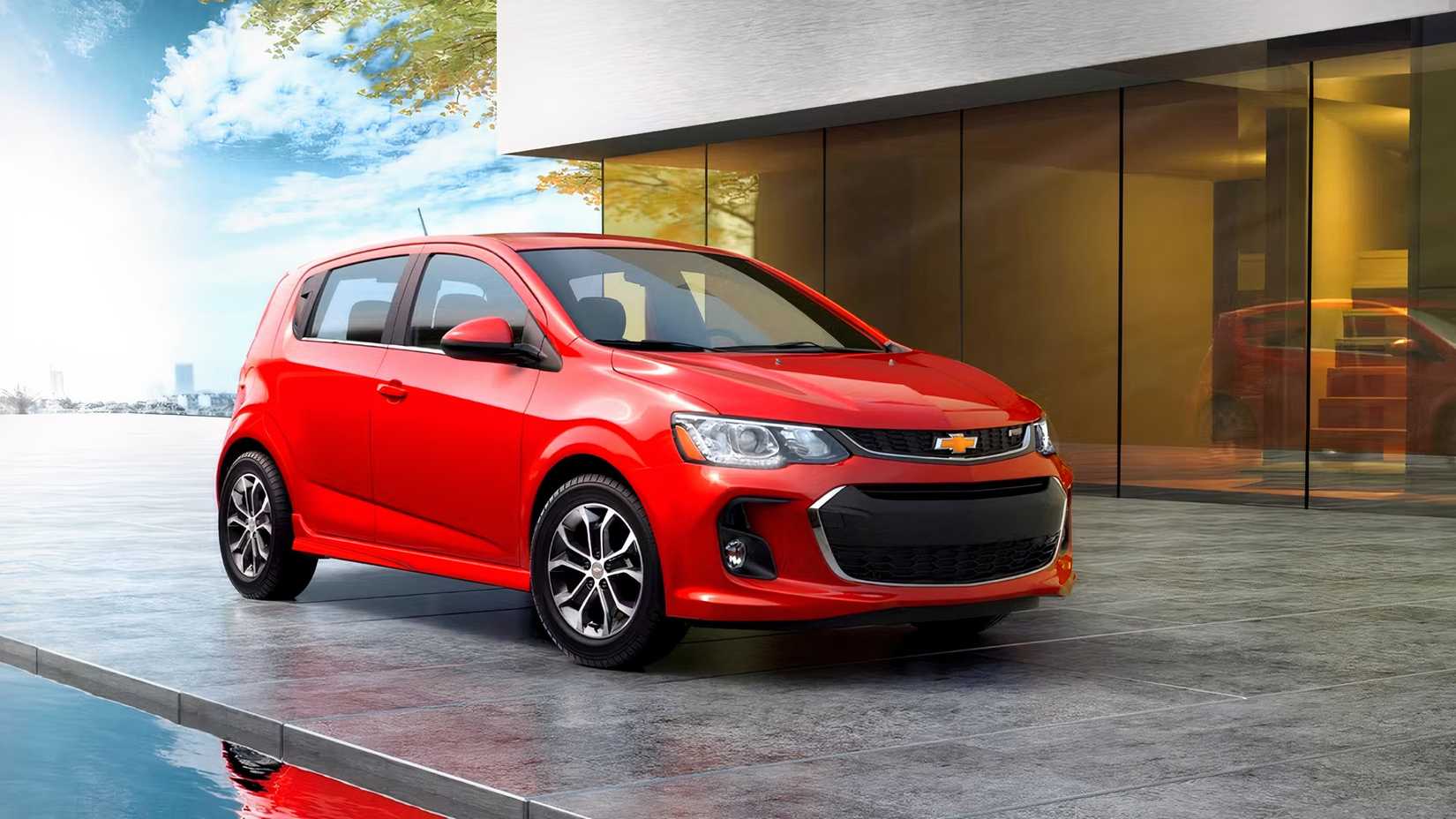 2019 Chevrolet Sonic Hatchback front 3/4
