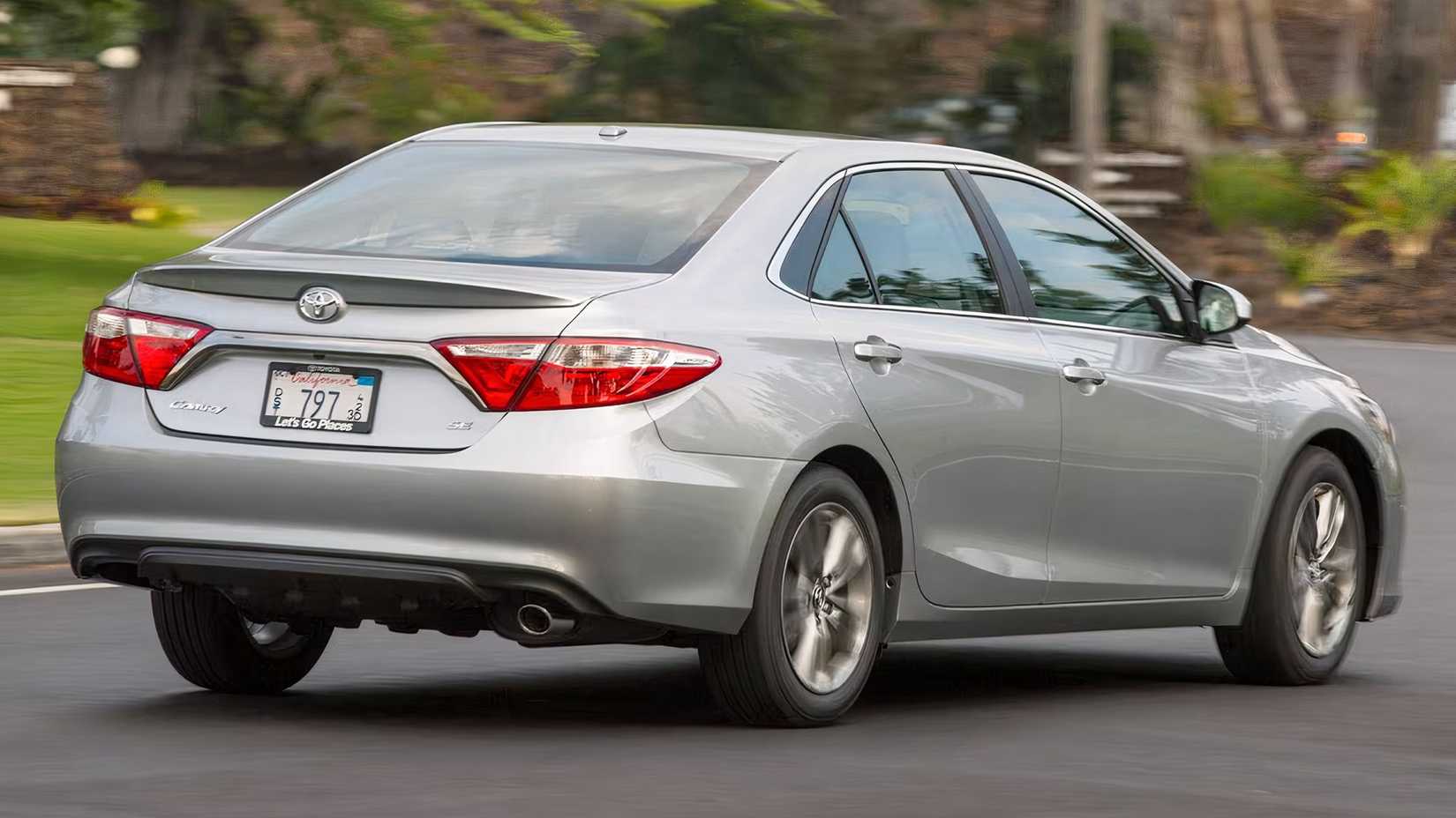 2016 Toyota Camry rear 3/4