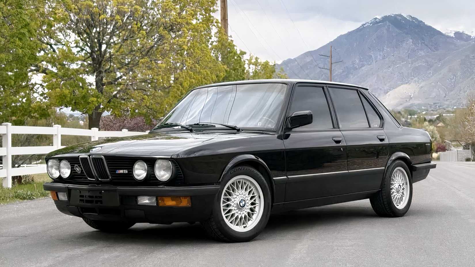 1988 BMW M5 front 3/4