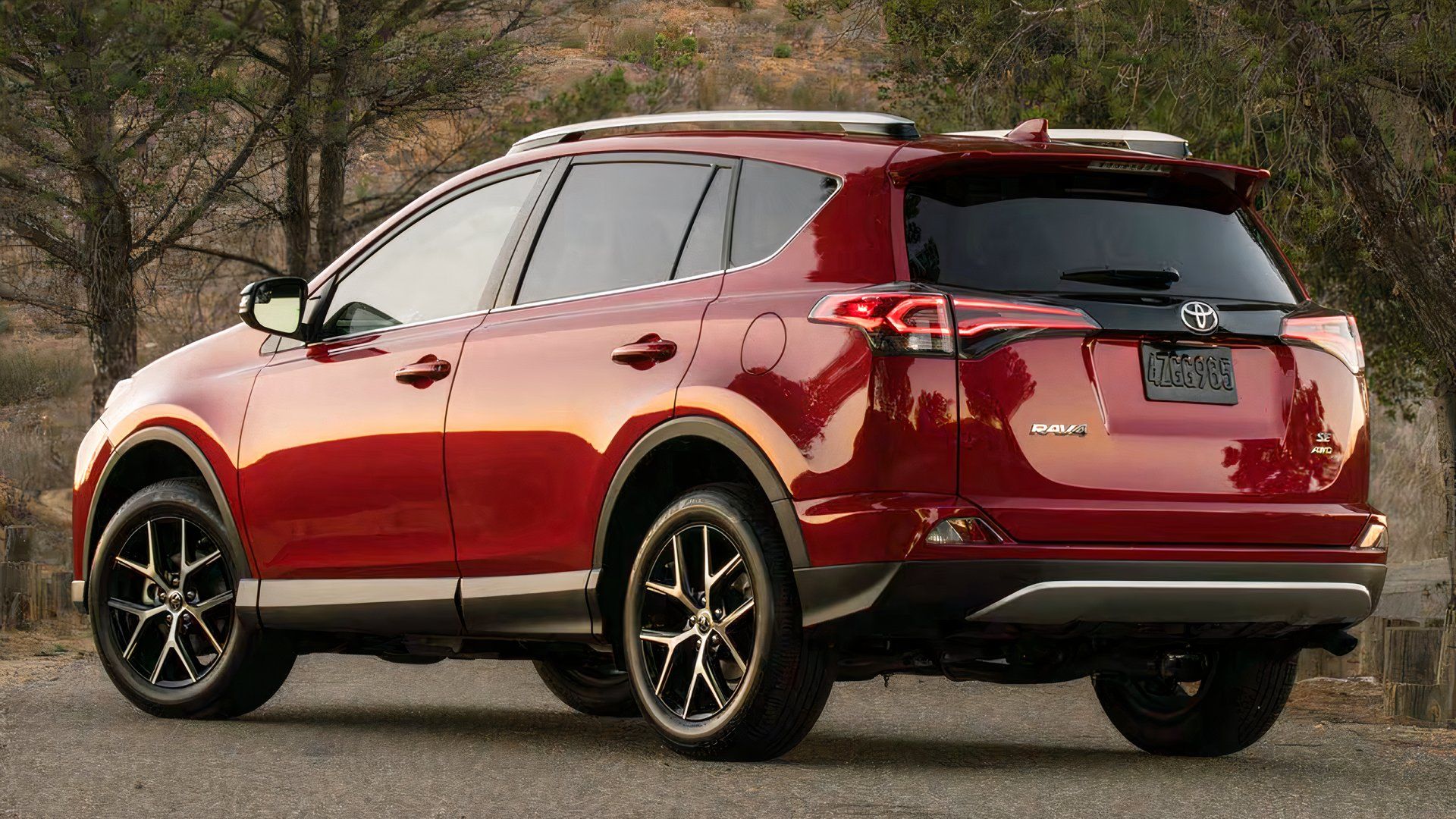 2016 Toyota RAV4 rear 3/4