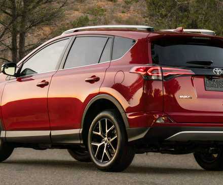 2016 Toyota RAV4 traseiro 3/4