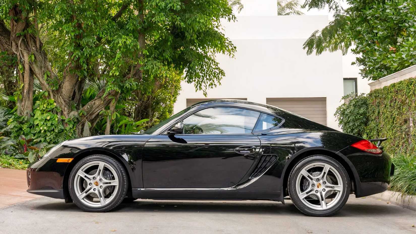 2009 Porsche Cayman profile shot