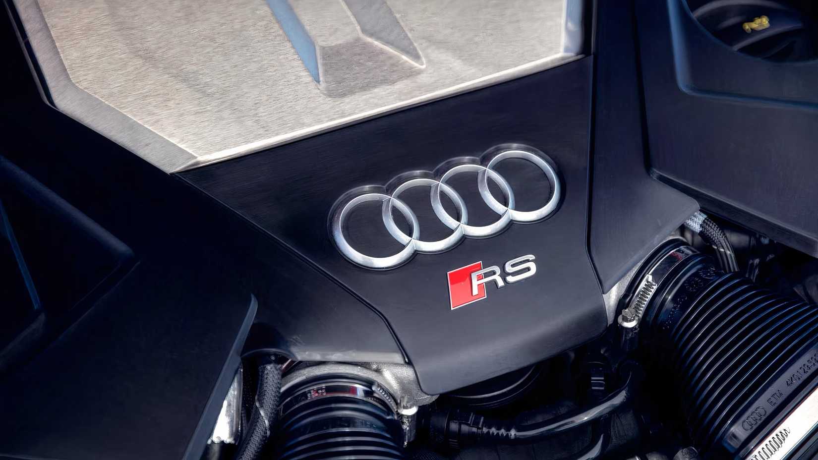 2026 Audi RS7 engine cover