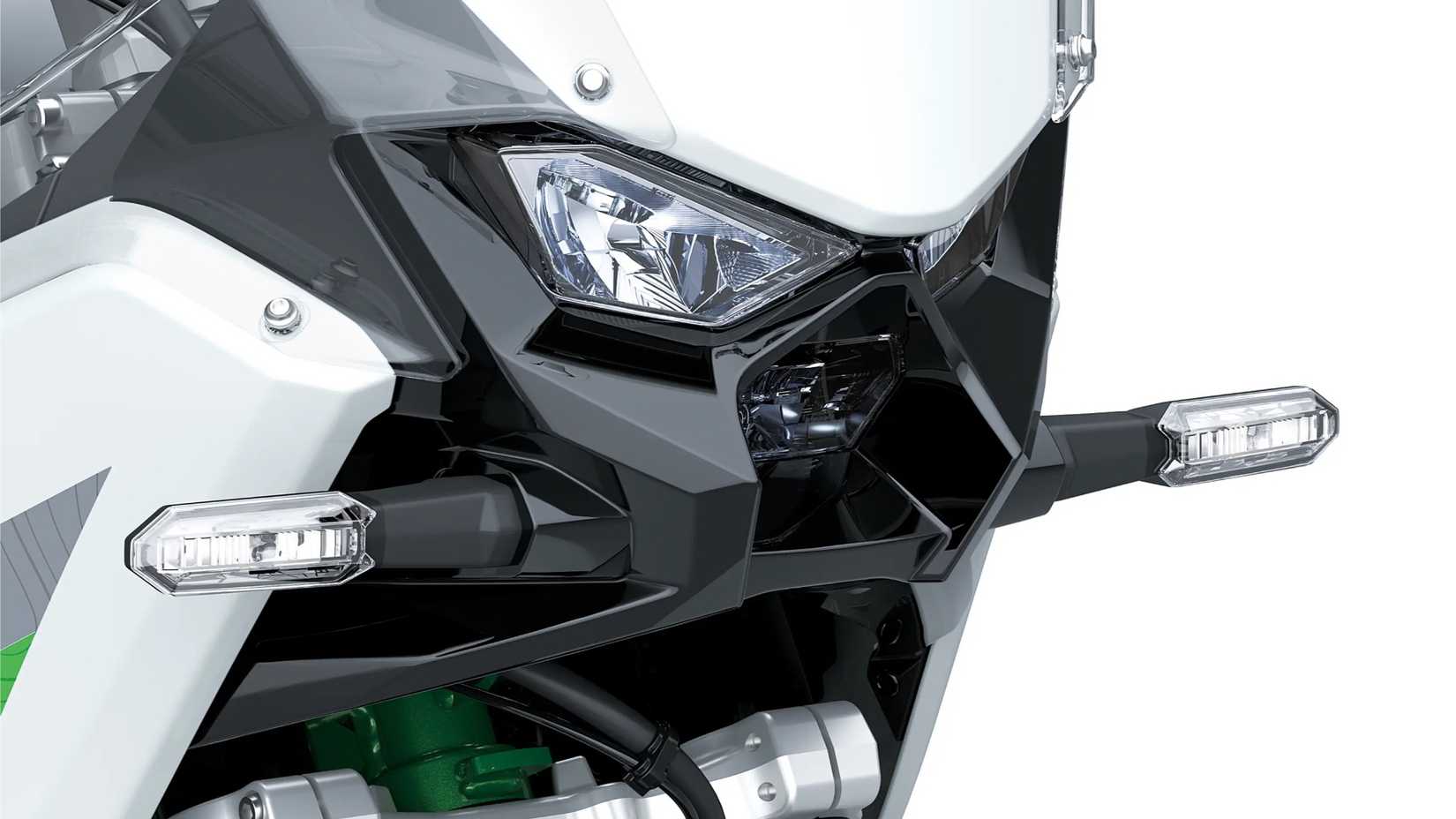 Close-up do design do farol Kawasaki KLE500 2026