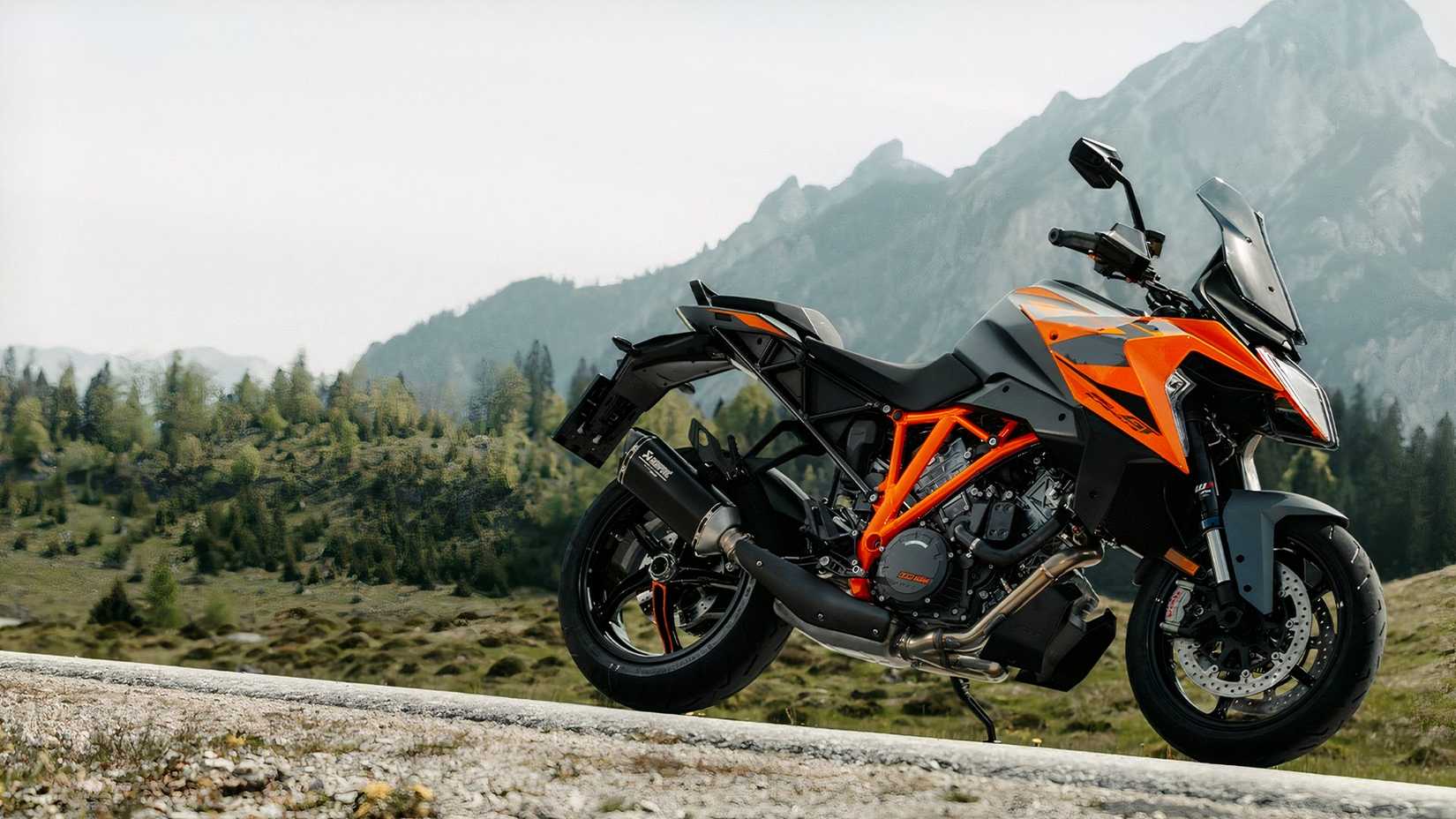 Foto lateral da KTM 1290 Super Duke GT