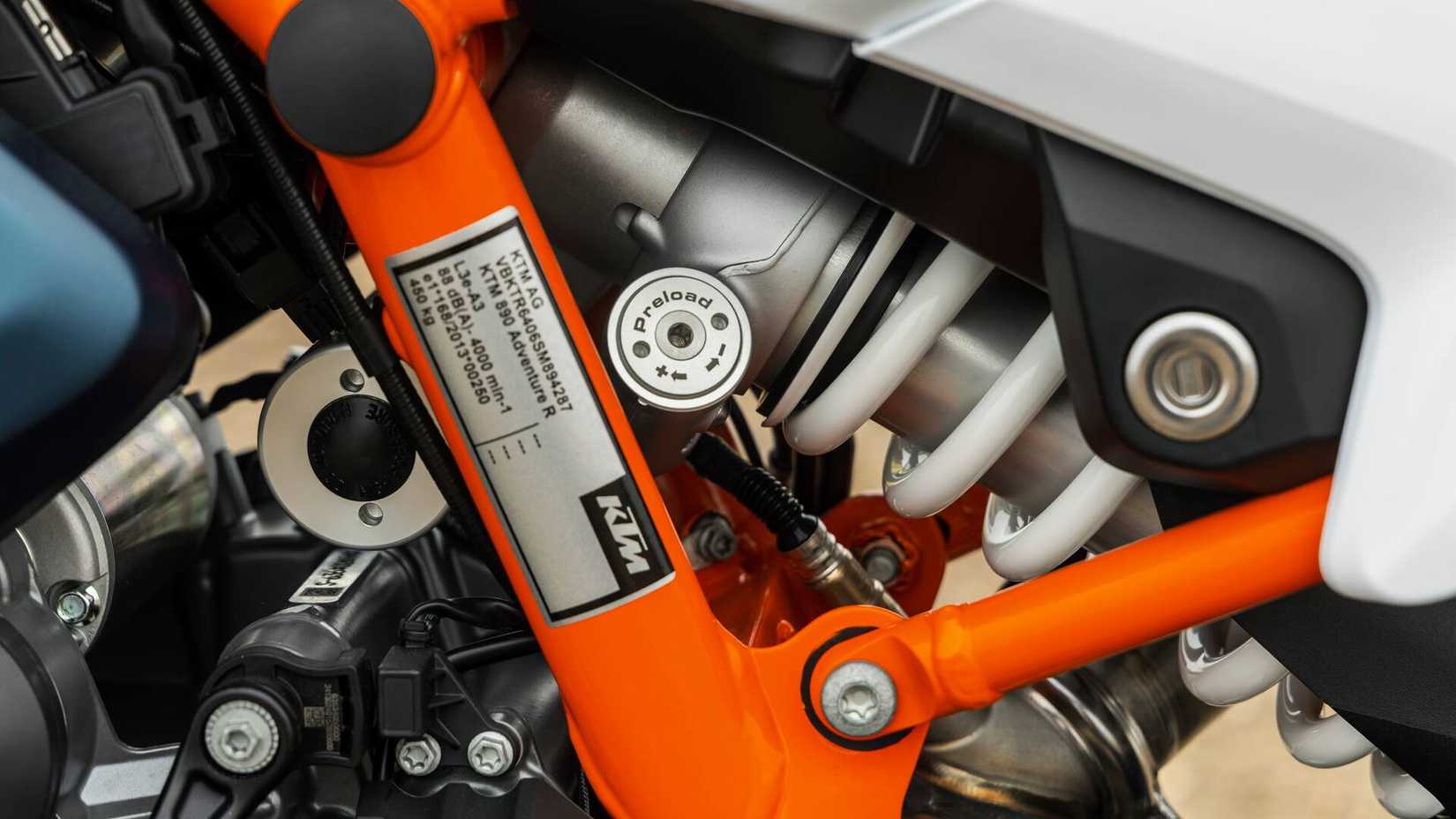 Close do monoamortecedor traseiro KTM 890 Adventure R
