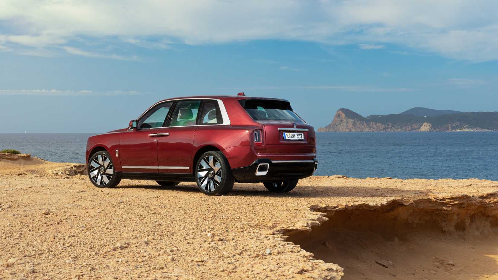 Rolls-Royce Cullinan rear-quarter