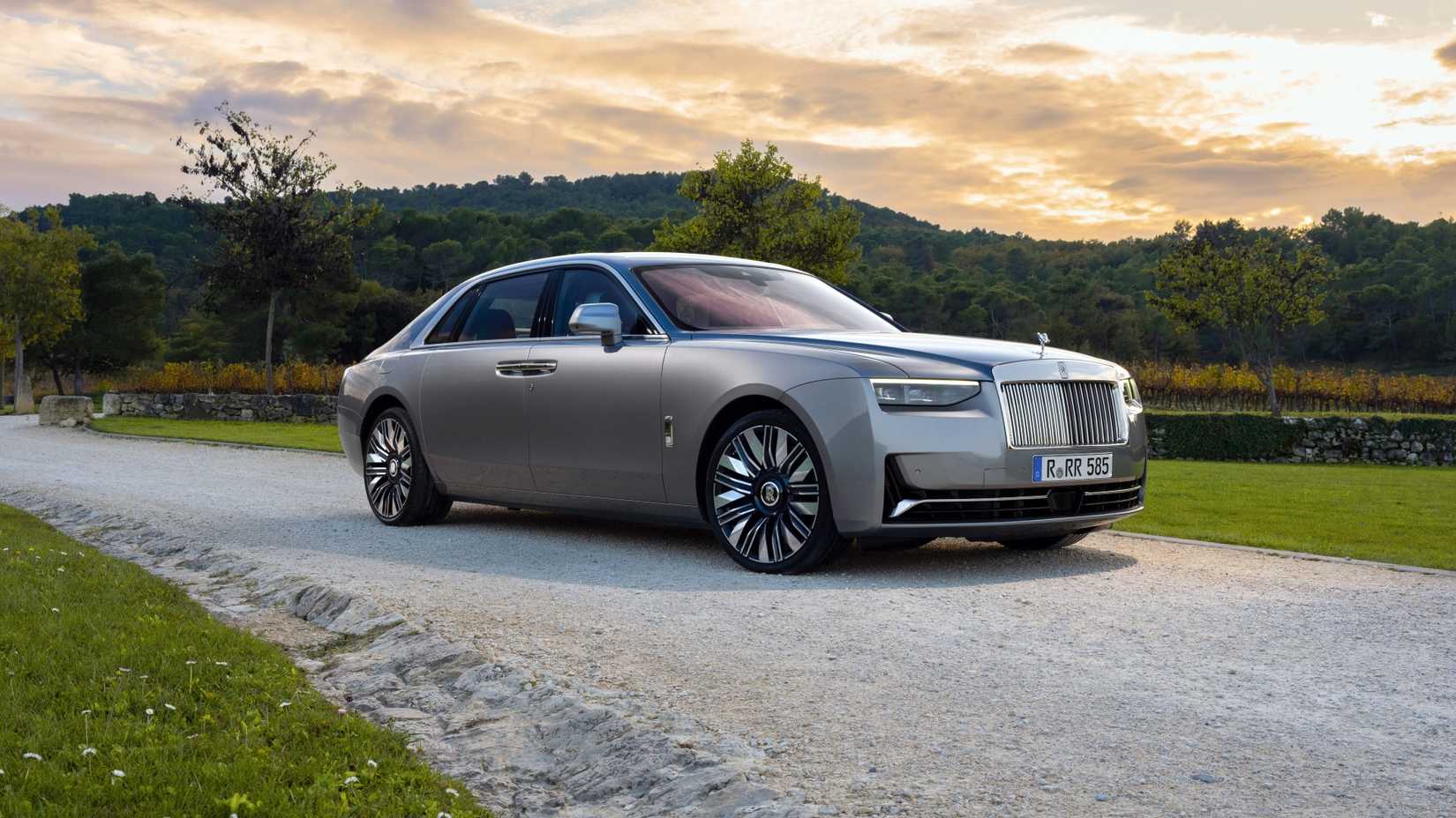 Rolls-Royce Ghost Extended front-quarter