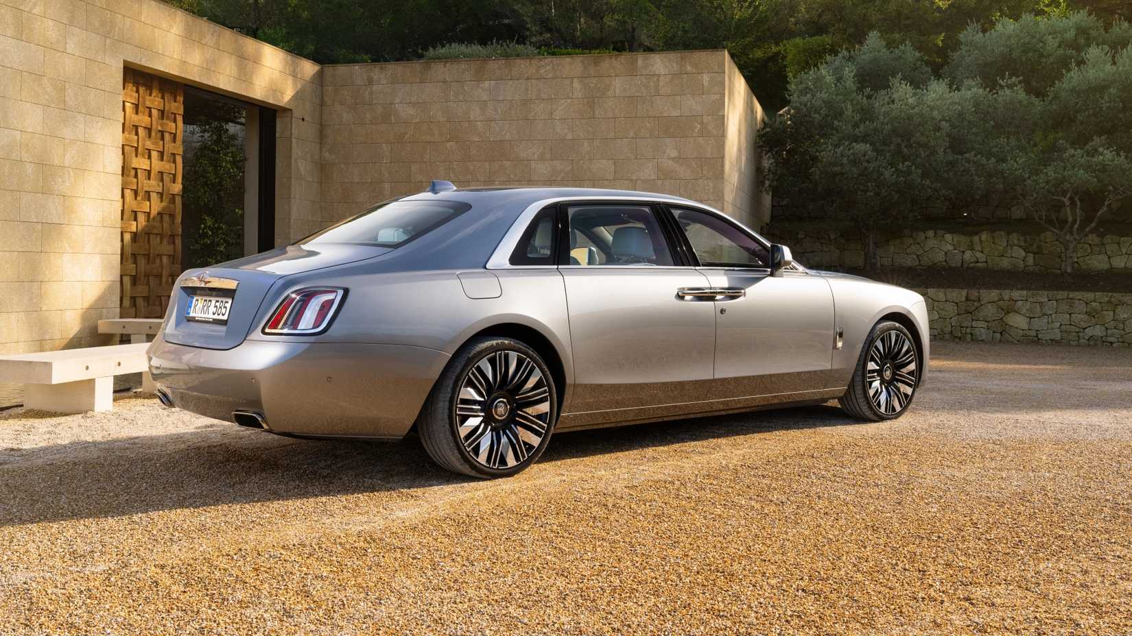 Rolls-Royce Ghost Extended rear-quarter