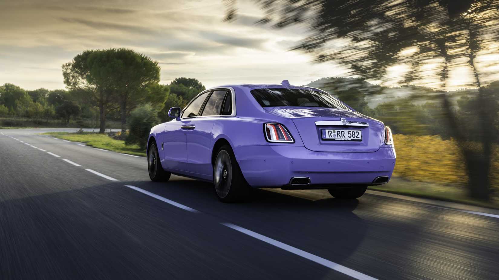 Rolls-Royce Ghost rear-quarter tracking