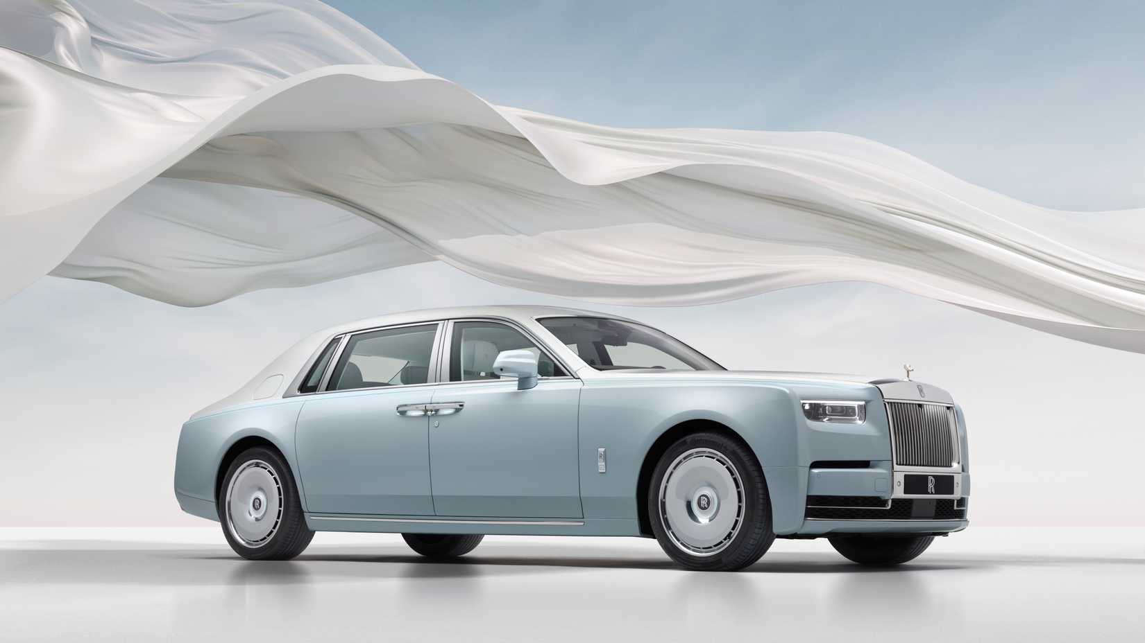 Rolls-Royce Phantom front-quarter