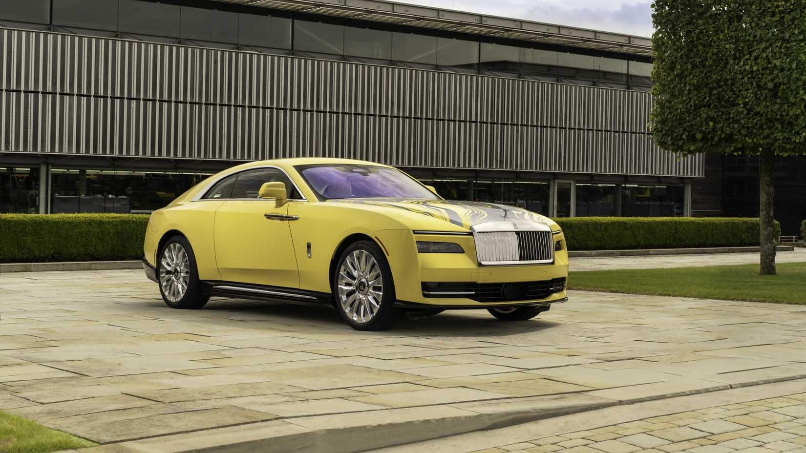 Rolls-Royce Spectre front quarter