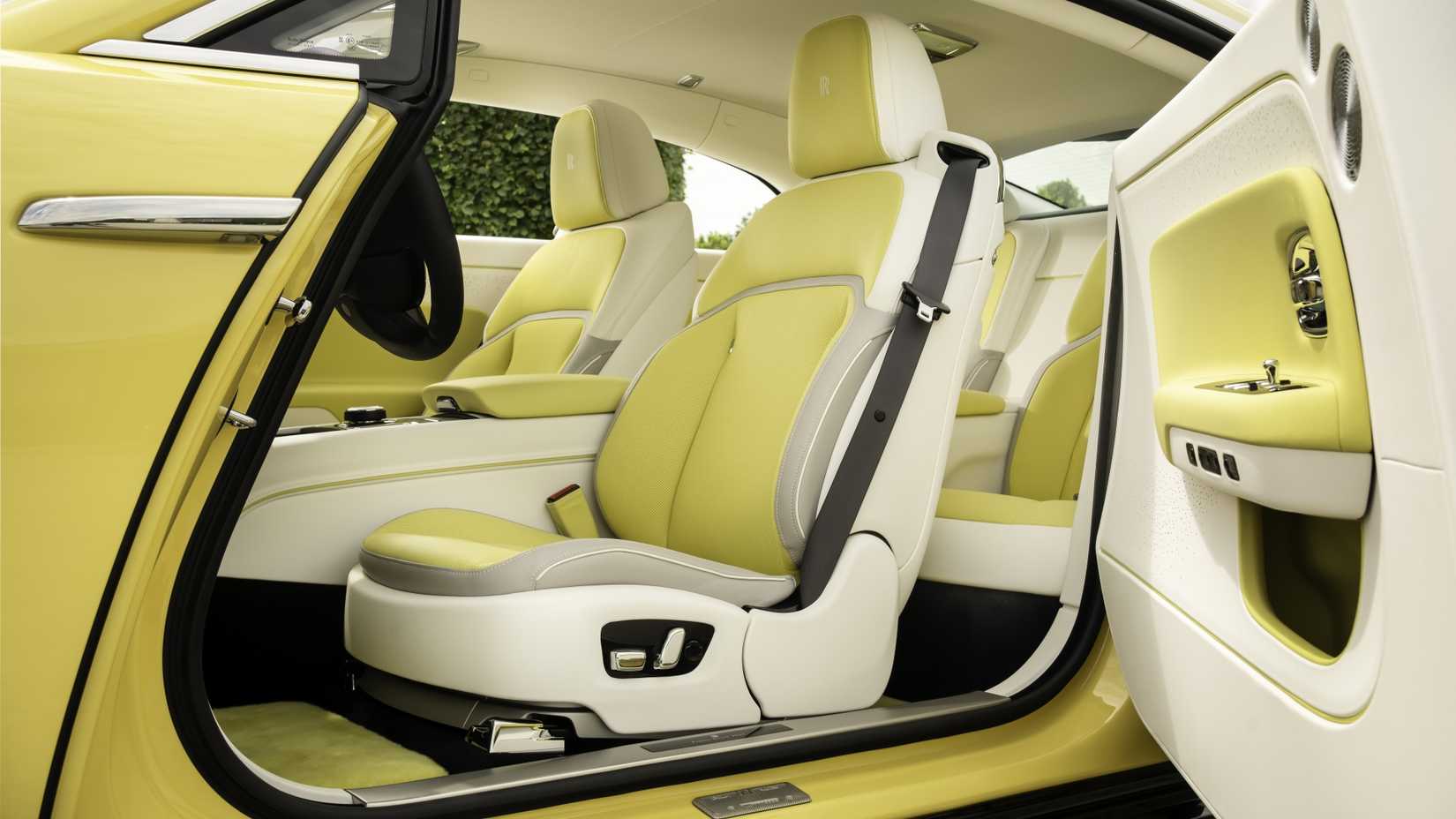 Rolls-Royce Spectre front seats